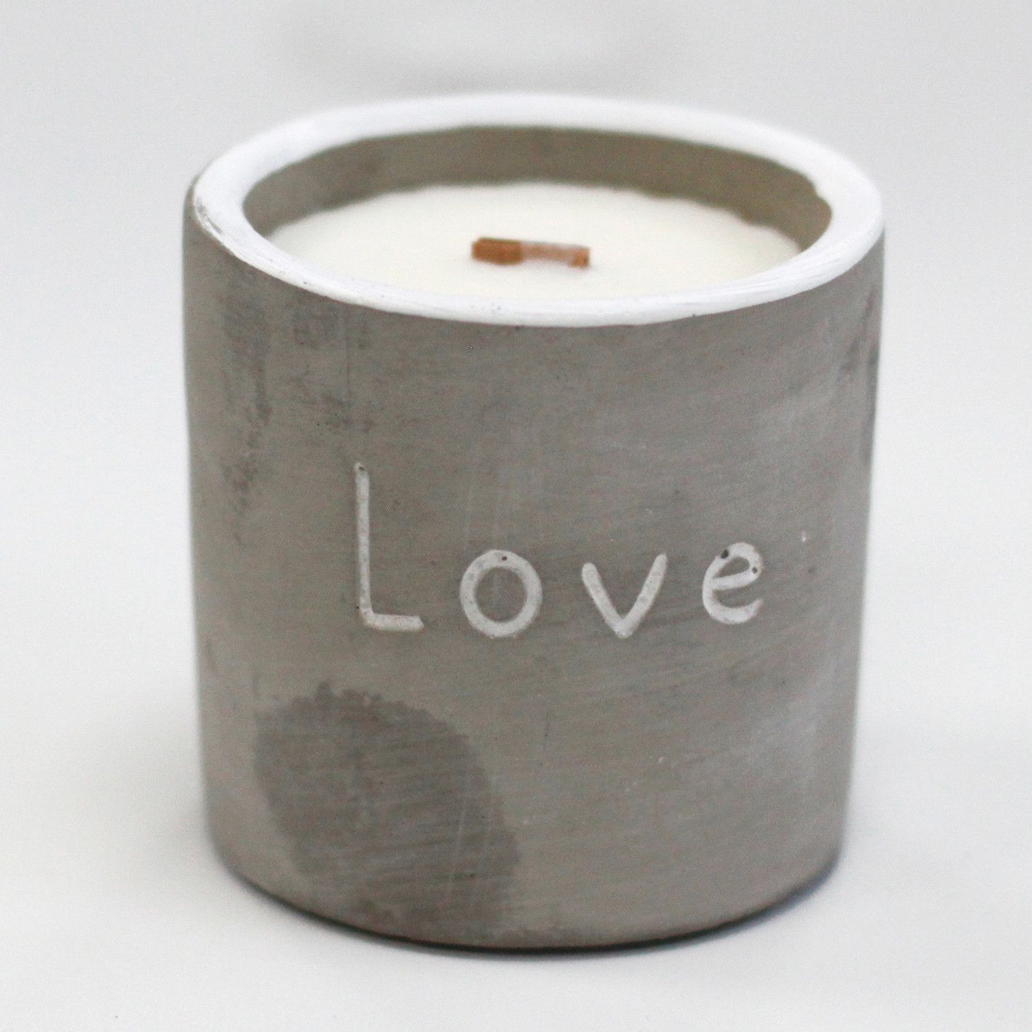 Med Concrete Soy Candle - Love - Purple Fig & Casis - obrazek 4
