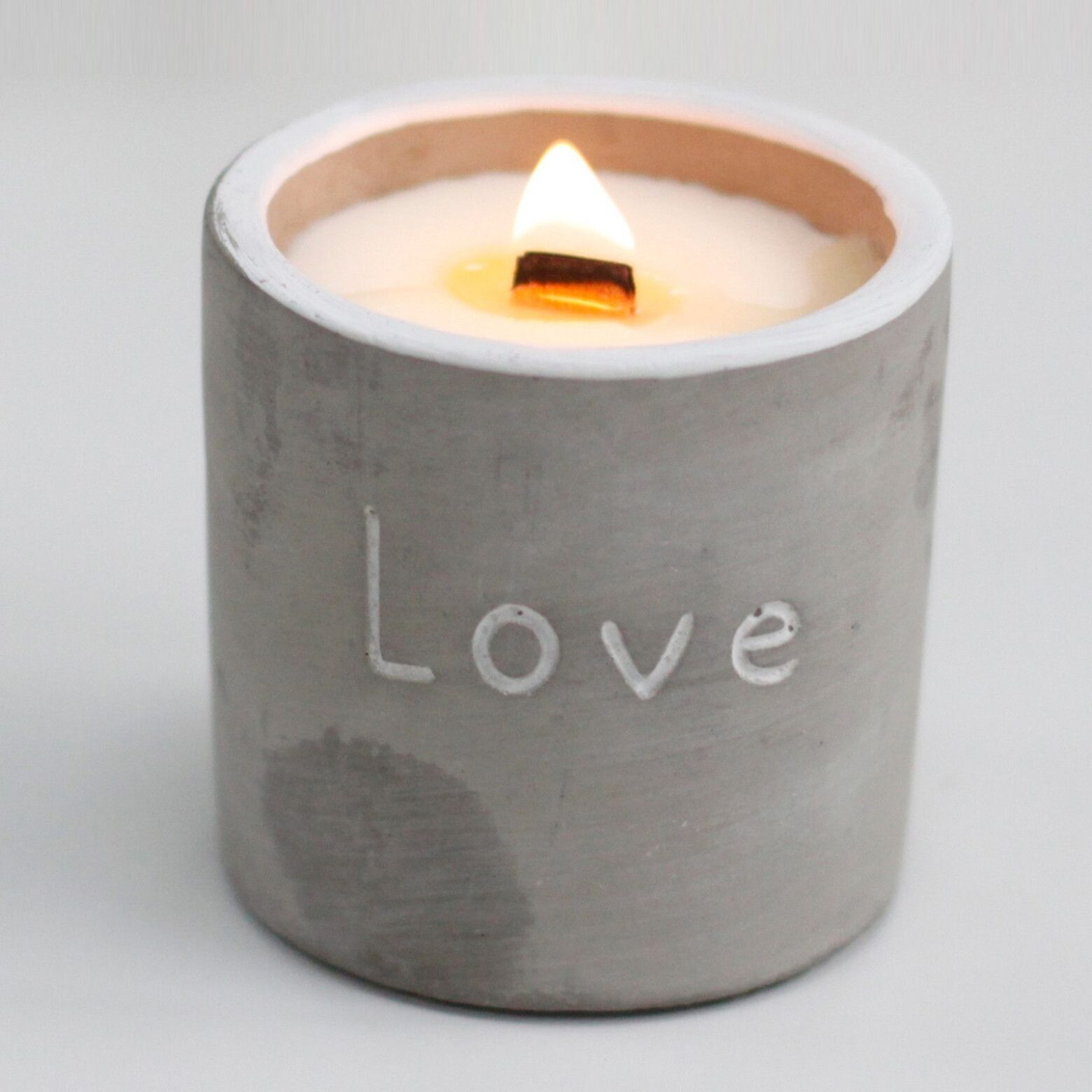Med Concrete Soy Candle - Love - Purple Fig & Casis - obrazek 5
