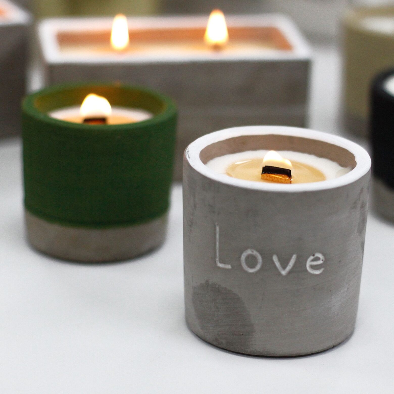 Med Concrete Soy Candle - Love - Purple Fig & Casis - obrazek 6