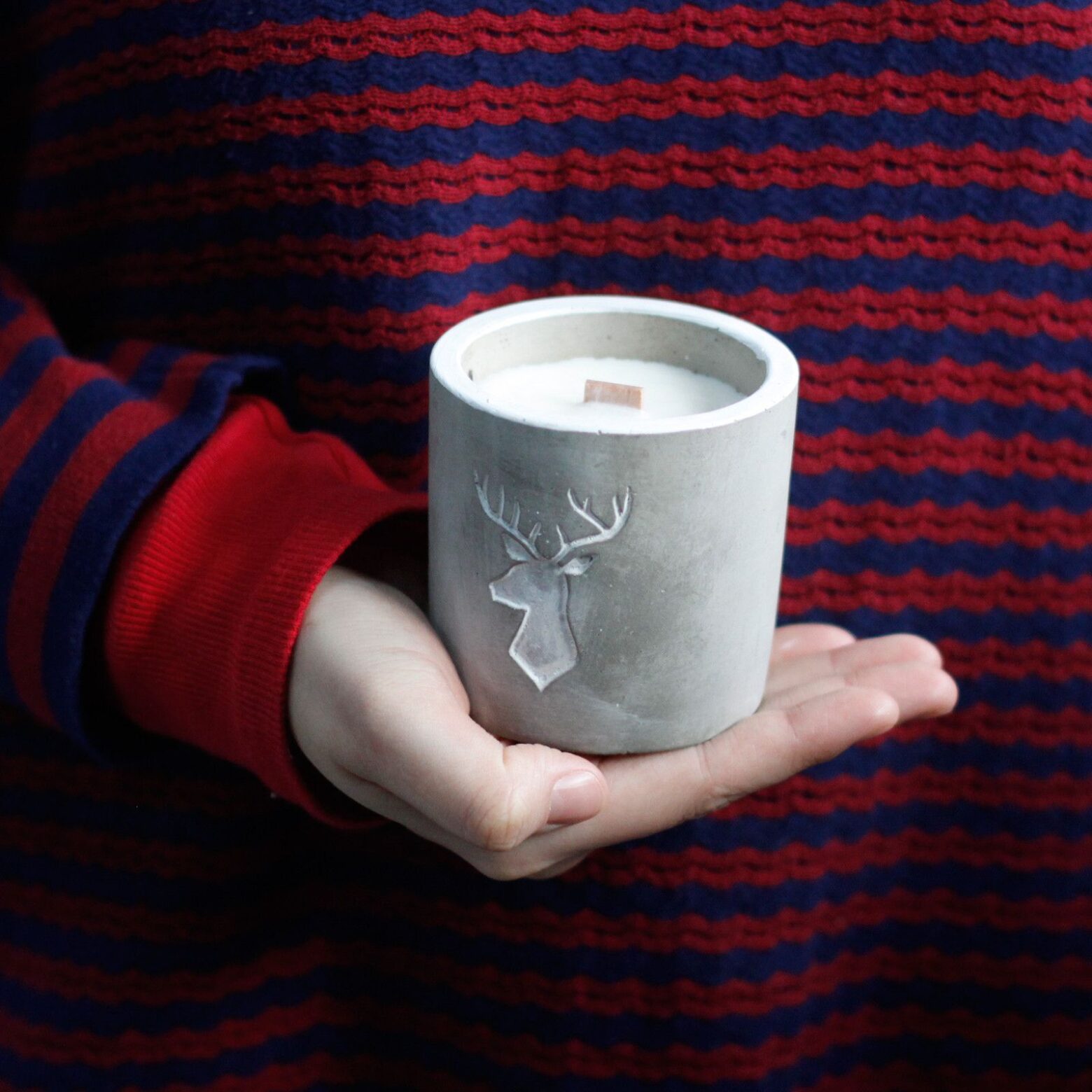 Med Concrete Soy Candle - Love - Purple Fig & Casis - obrazek 9