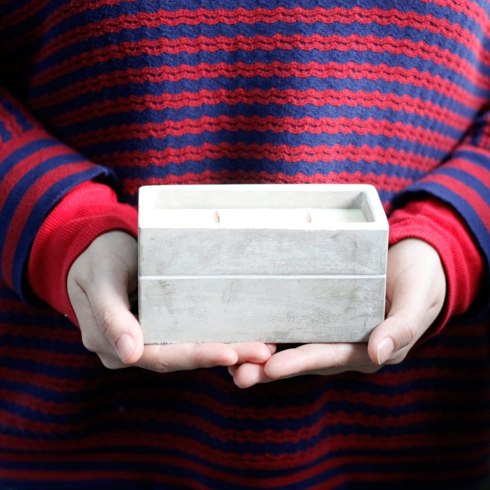 Large Concrete Soy Candle - Clove & Dark Sandal - Image 7