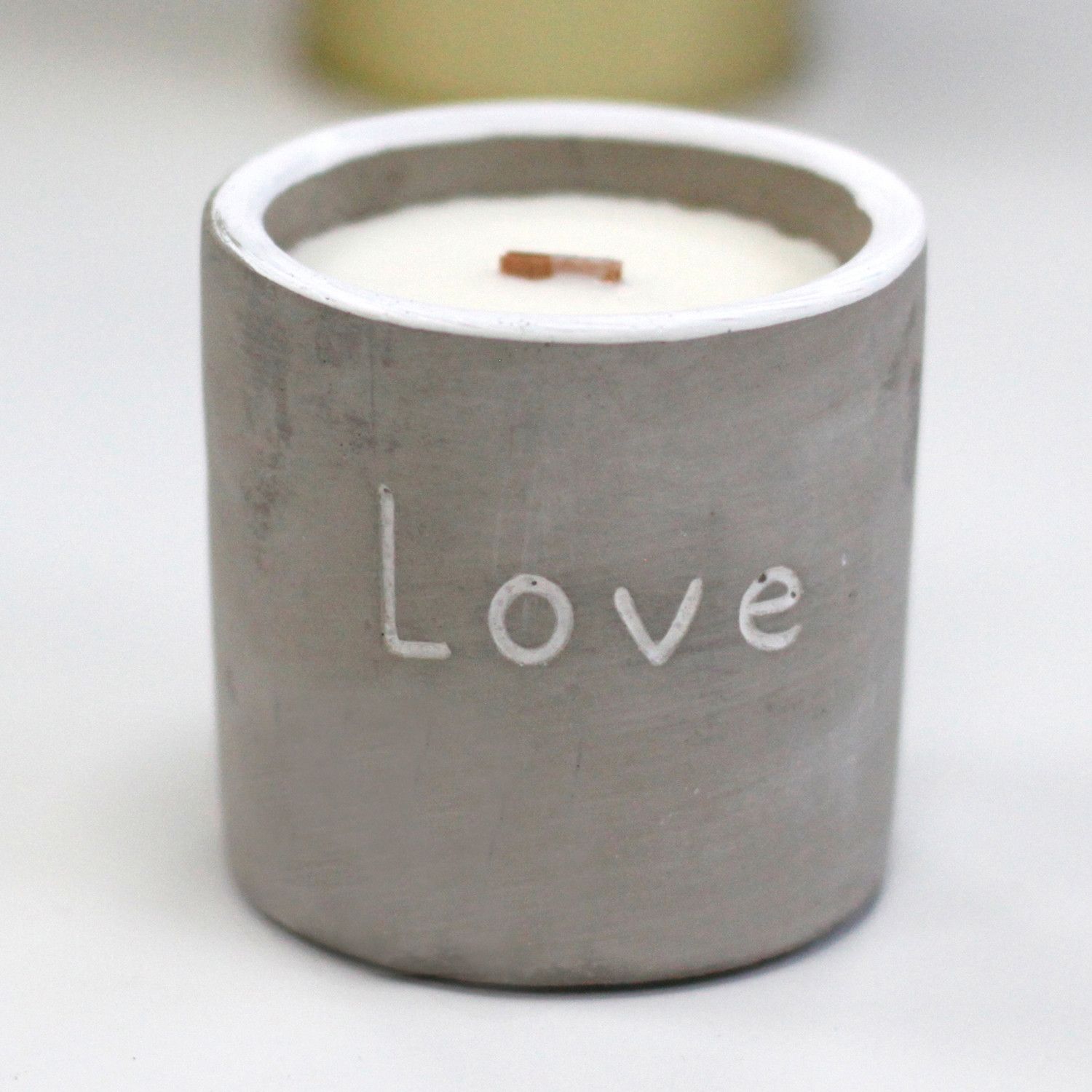 Med Concrete Soy Candle - Love - Purple Fig & Casis - obrazek 8