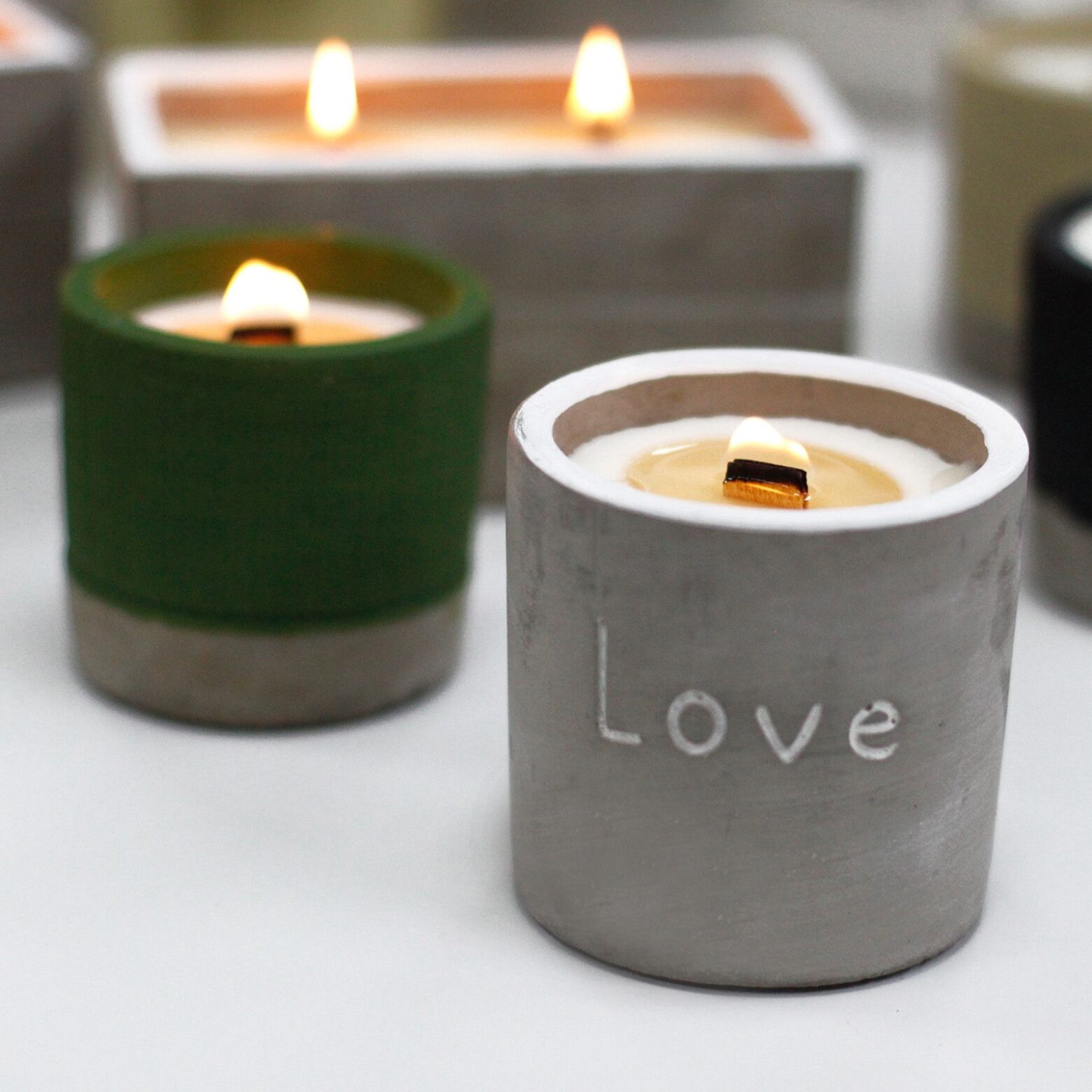 Med Concrete Soy Candle - Love - Purple Fig & Casis - obrazek 12