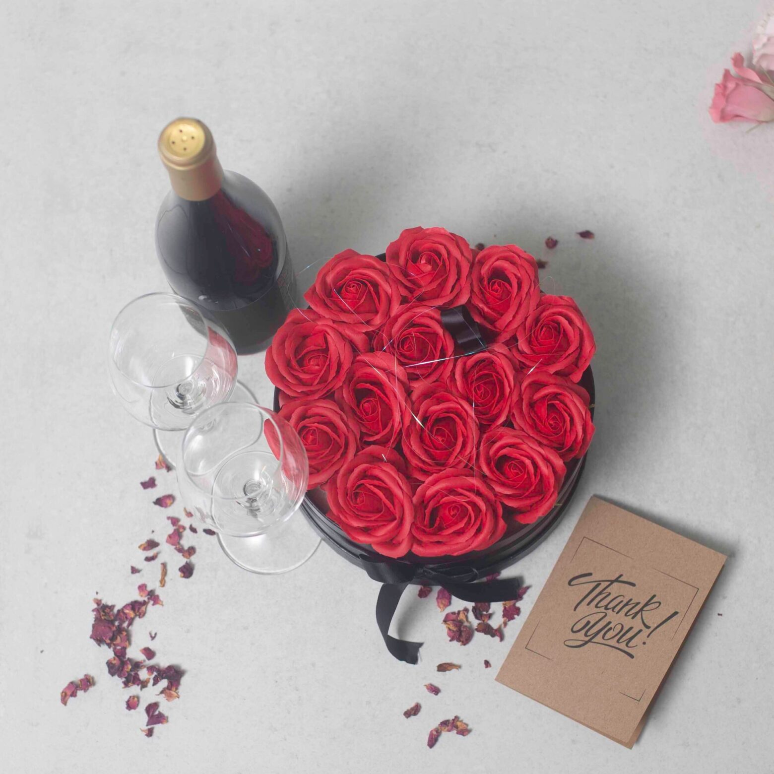Soap Flower Gift Bouquet - 14 Red Roses - Round - Imagen 7